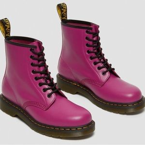 Booties Dr. Martens 1460 Smooth Boot
(Women) fuchsia